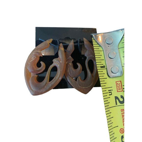 👗 2/$30 👗 Vintage Brown Carved Tribal Design Earrings - Picture 2 of 4